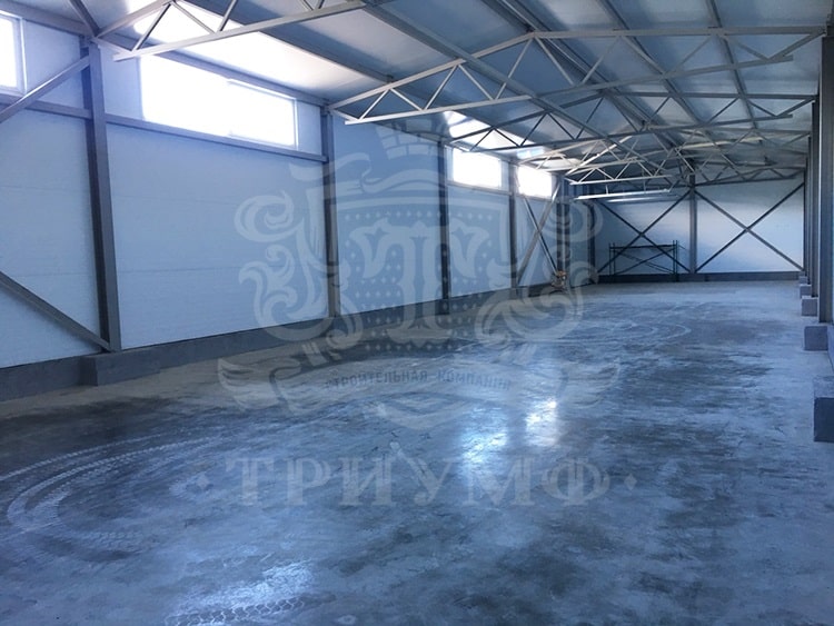 Упрочненный бетонный пол с топпингом внутри склада